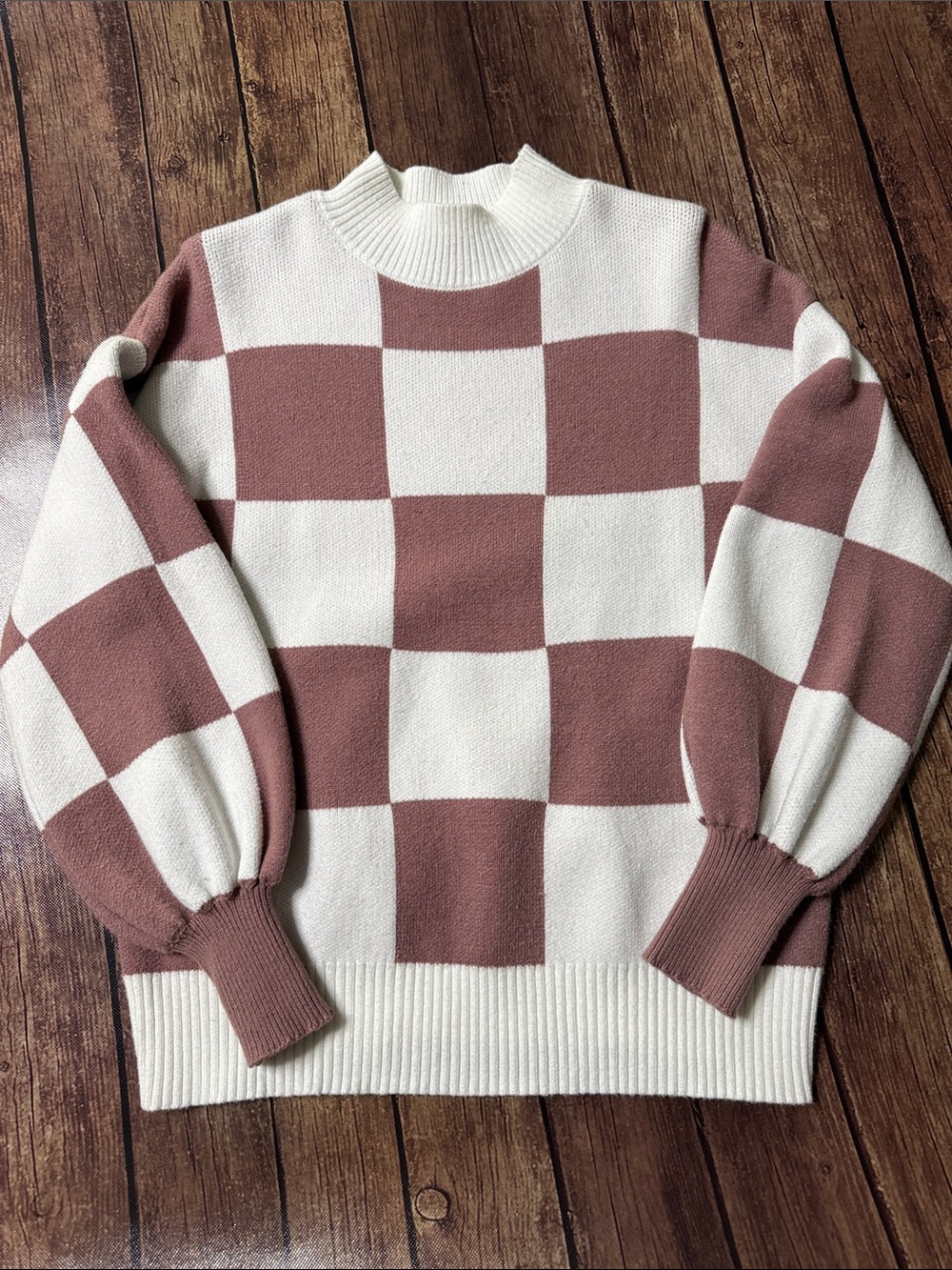 Crewneck Checkered Sweater in Cream and Dusty Rose